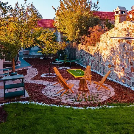 فيلة Miniq Homes 103 - Stone House With Garden Cinema, Barbecue, Mini Golf فوكا