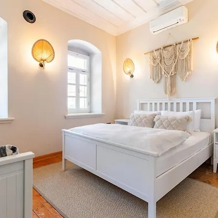 Miniq Homes 103 - Stone House With Garden Cinema, Barbecue, Mini Golf
