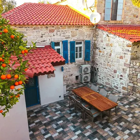 Miniq Homes 103 - Stone House With Garden Cinema, Barbecue, Mini Golf فيلة