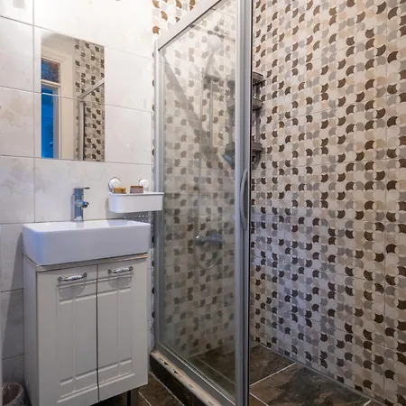 Miniq Homes 103 - Stone House With Garden Cinema, Barbecue, Mini Golf