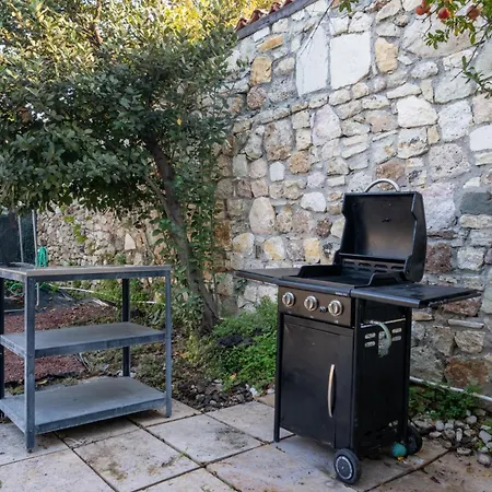 Βίλα Miniq Homes 103 - Stone House With Garden Cinema, Barbecue, Mini Golf Foca
