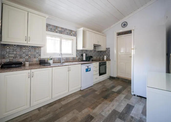 Villa Miniq Homes 103 - Stone House With Garden Cinema, Barbecue, Mini Golf