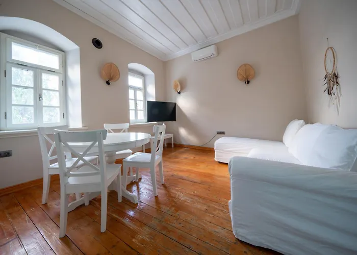 Villa Miniq Homes 103 - Stone House With Garden Cinema, Barbecue, Mini Golf *