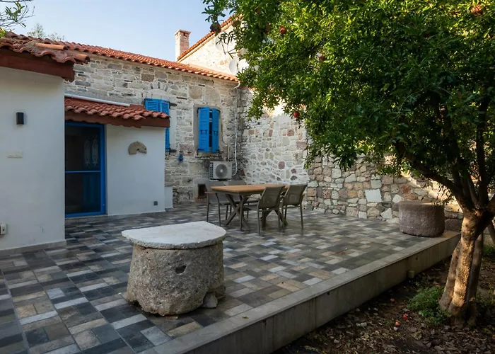 Villa Miniq Homes 103 - Stone House With Garden Cinema, Barbecue, Mini Golf Foça